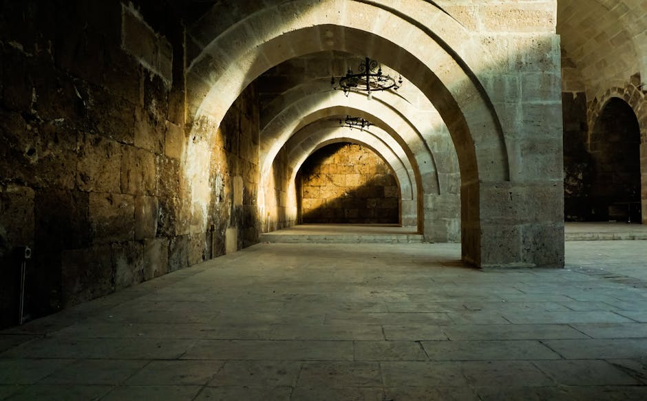 Beautiful stone arches inside a historic Seljuk caravanserai in Tokat, Türkiye.